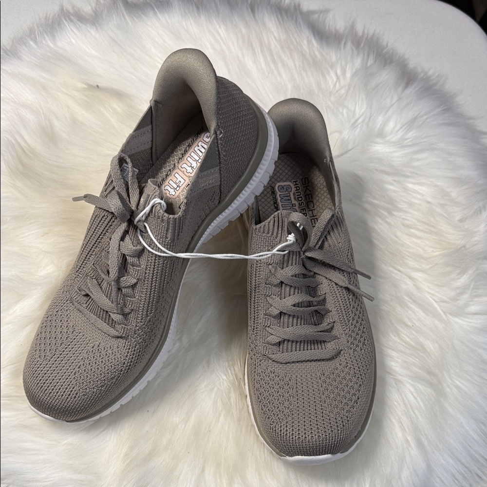 Skechers Hands Free Swift Fit 6.5